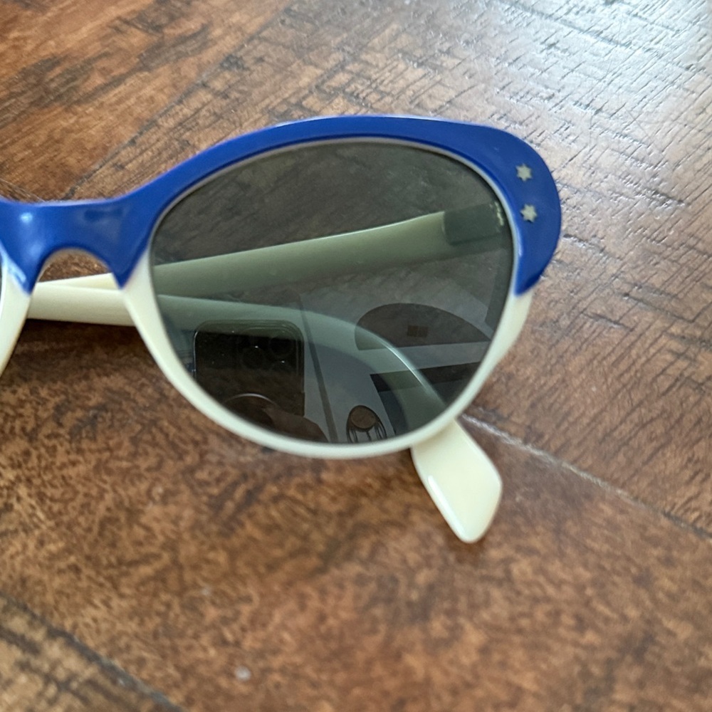 Vintage Blue and cream Women's Sunglasses Cateye petite frames glasses - Picture 2 of 8